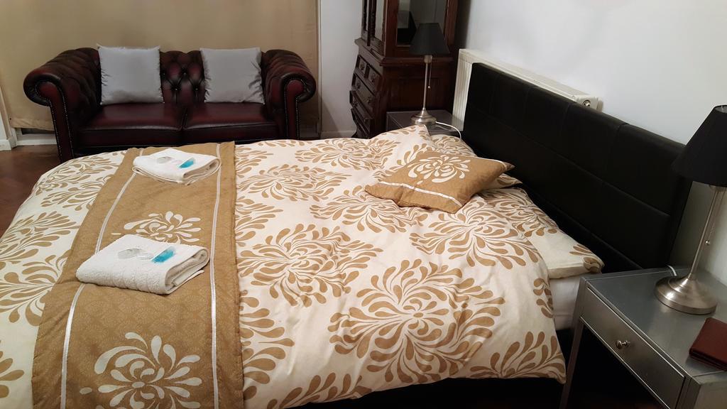 Oyo Guest House Ellipse Whetstone Стая снимка