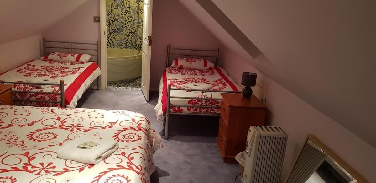 Oyo Guest House Ellipse Whetstone Екстериор снимка
