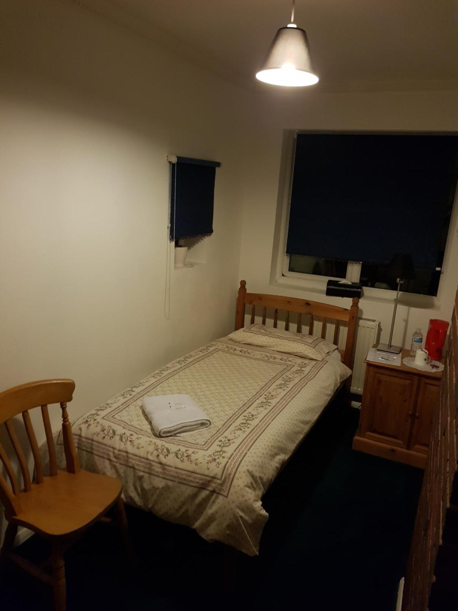 Oyo Guest House Ellipse Whetstone Екстериор снимка