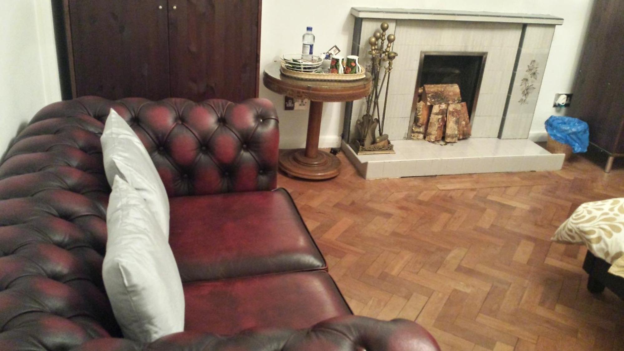 Oyo Guest House Ellipse Whetstone Екстериор снимка