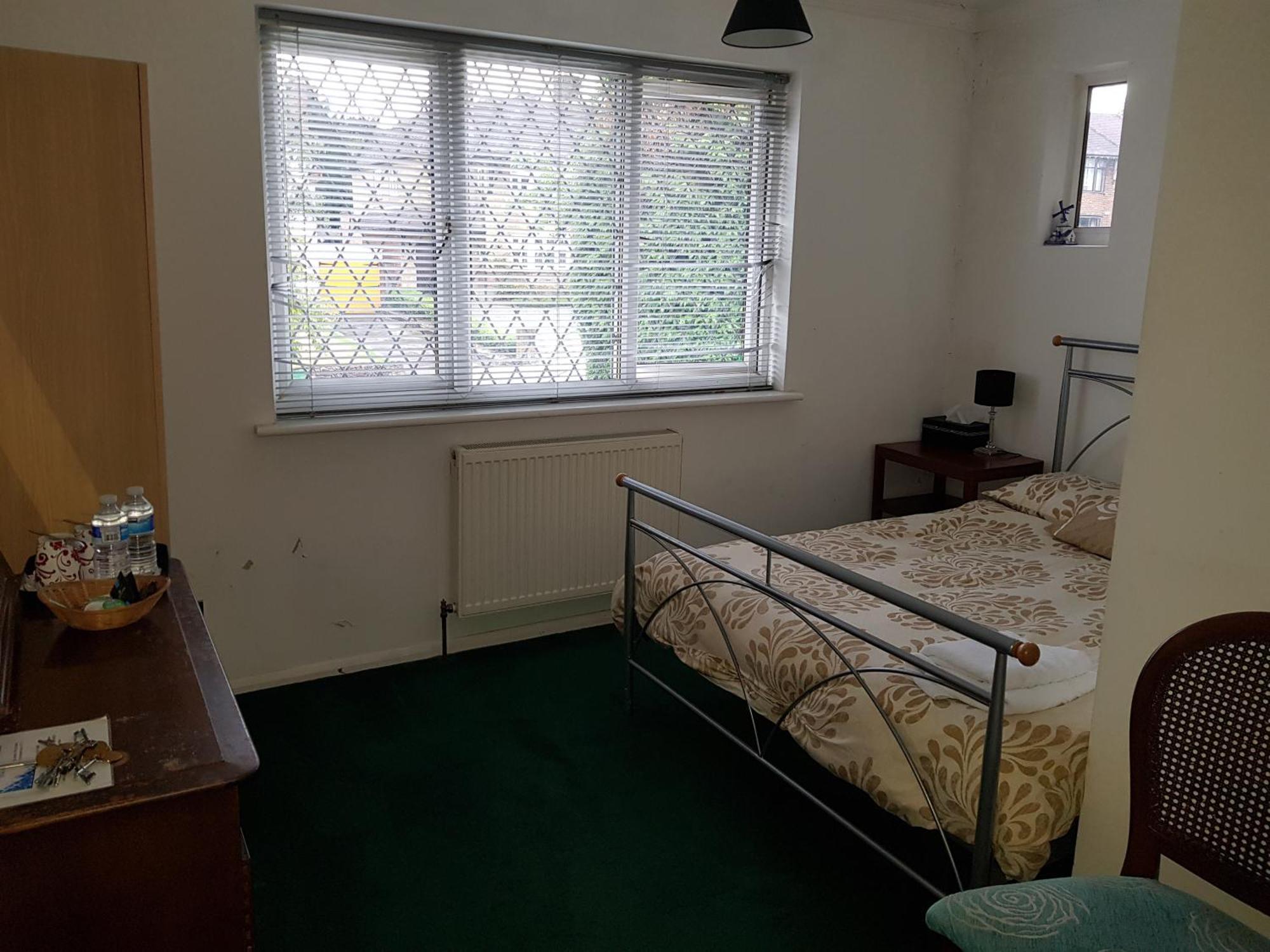 Oyo Guest House Ellipse Whetstone Екстериор снимка