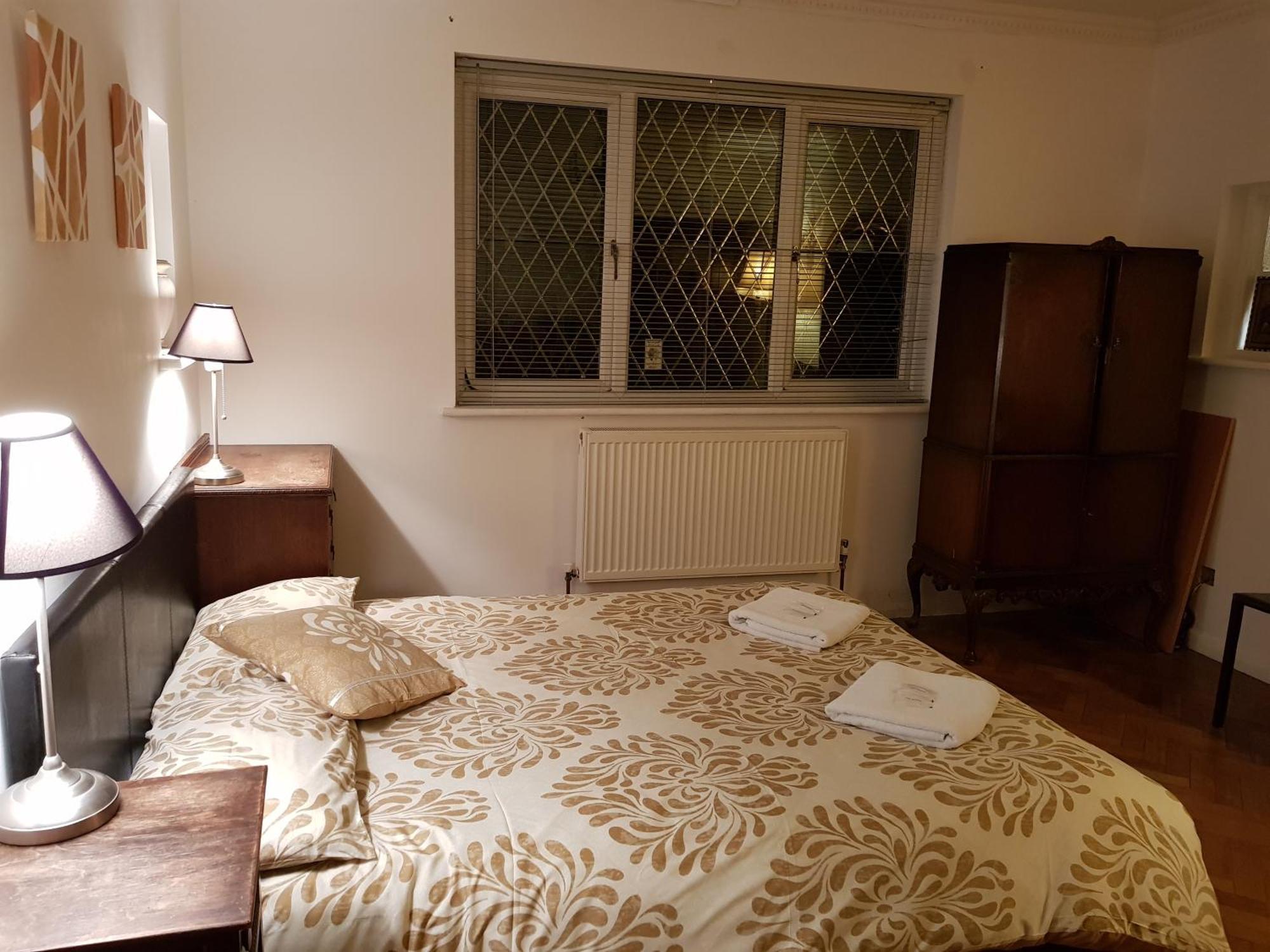 Oyo Guest House Ellipse Whetstone Екстериор снимка