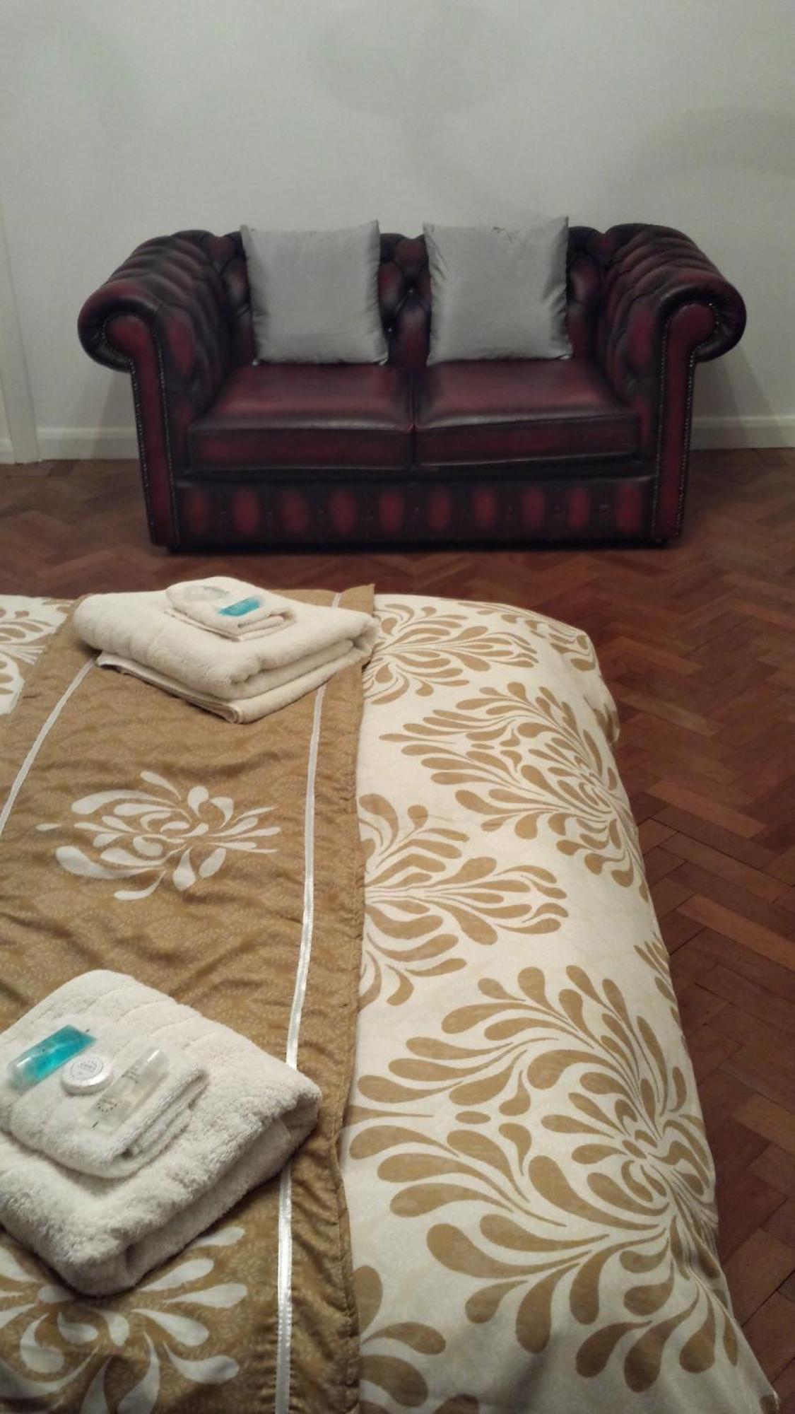 Oyo Guest House Ellipse Whetstone Екстериор снимка