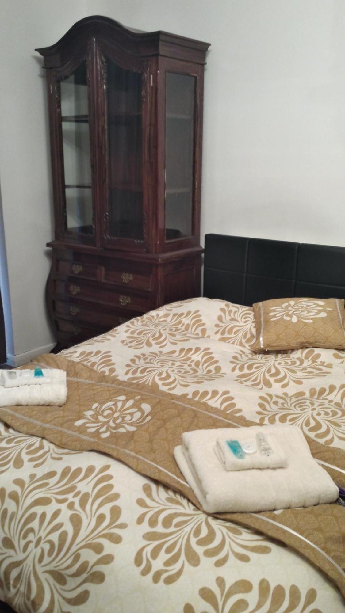 Oyo Guest House Ellipse Whetstone Екстериор снимка