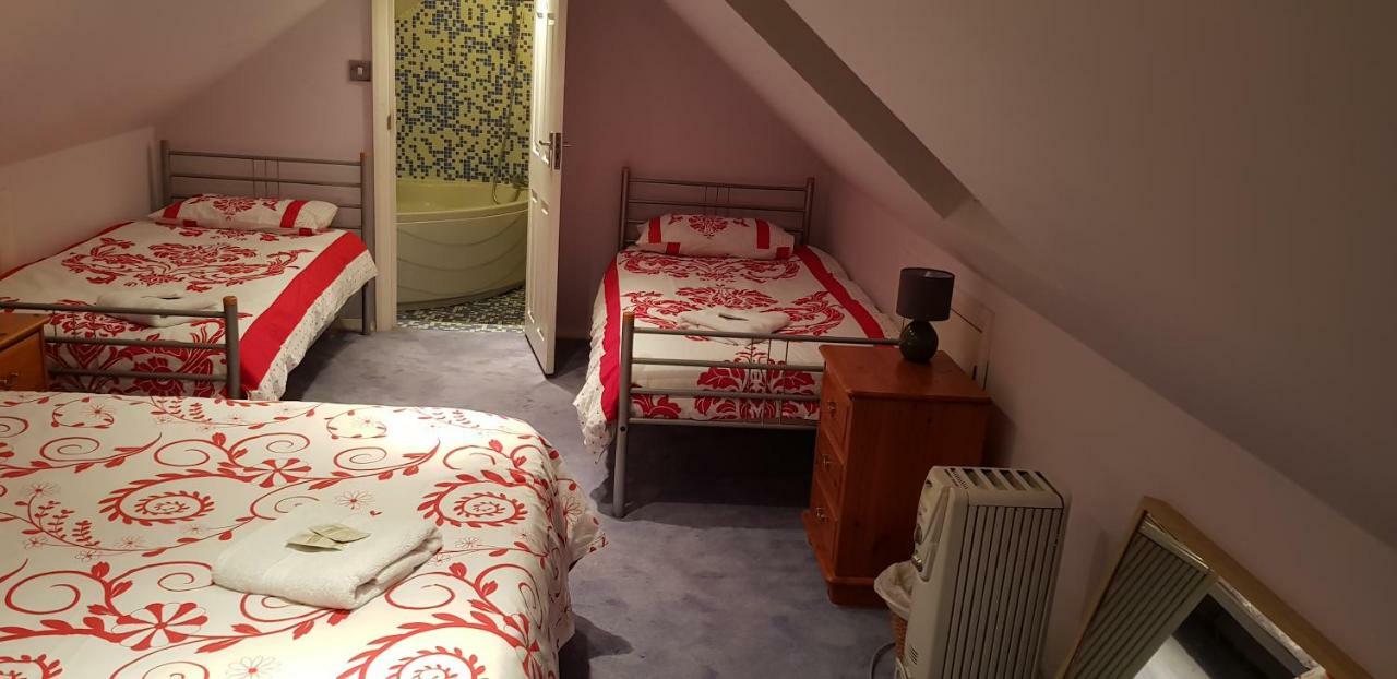 Oyo Guest House Ellipse Whetstone Екстериор снимка